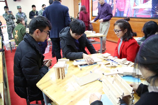 我校两位老师参加创意工程搭建示范课程.JPG